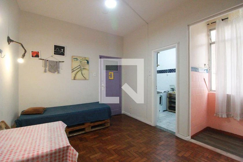 Furnished apartment, 50 m², with wood or laminate floors