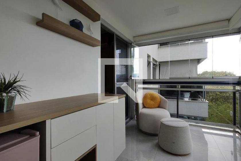 3-bedroom apartment with a walk-in closet — photo 4