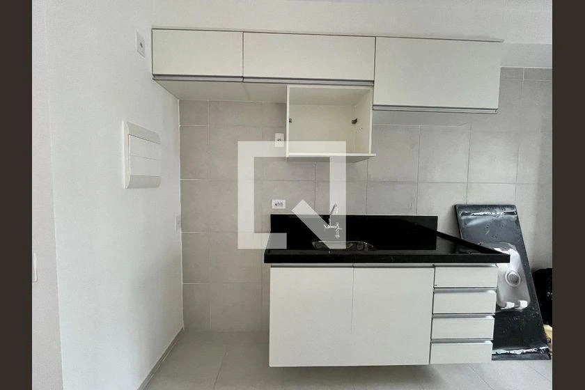 2-bedroom apartment with wood or laminate floors — photo 3