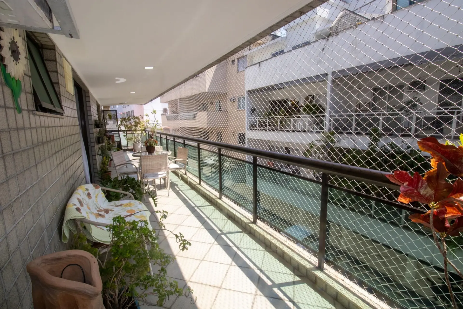 Furnished apartment with 3 bedrooms and a balcony — photo 44