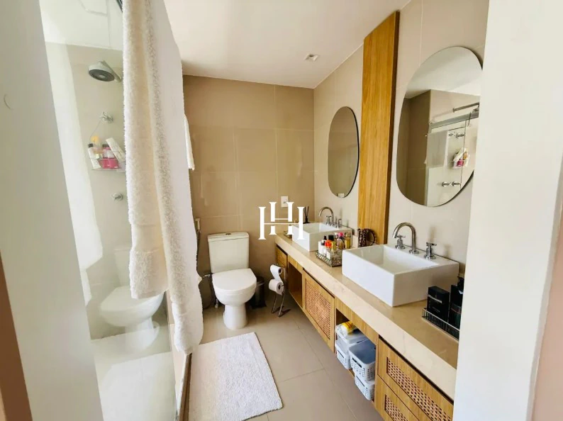 4 en-suite apartment with 227 m² and a balcony — photo 11
