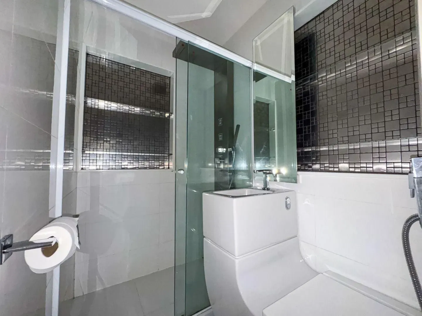 4-bedroom rental apartment with 160 m² and 3 baths — photo 25