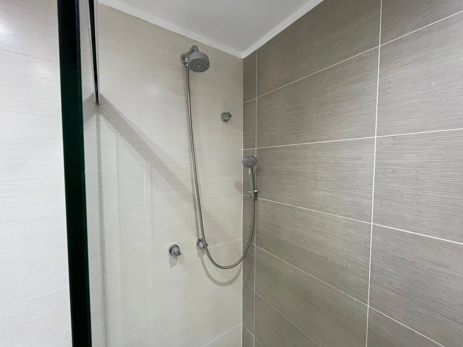2-bedroom apartment with a glass-enclosed balcony — photo 32