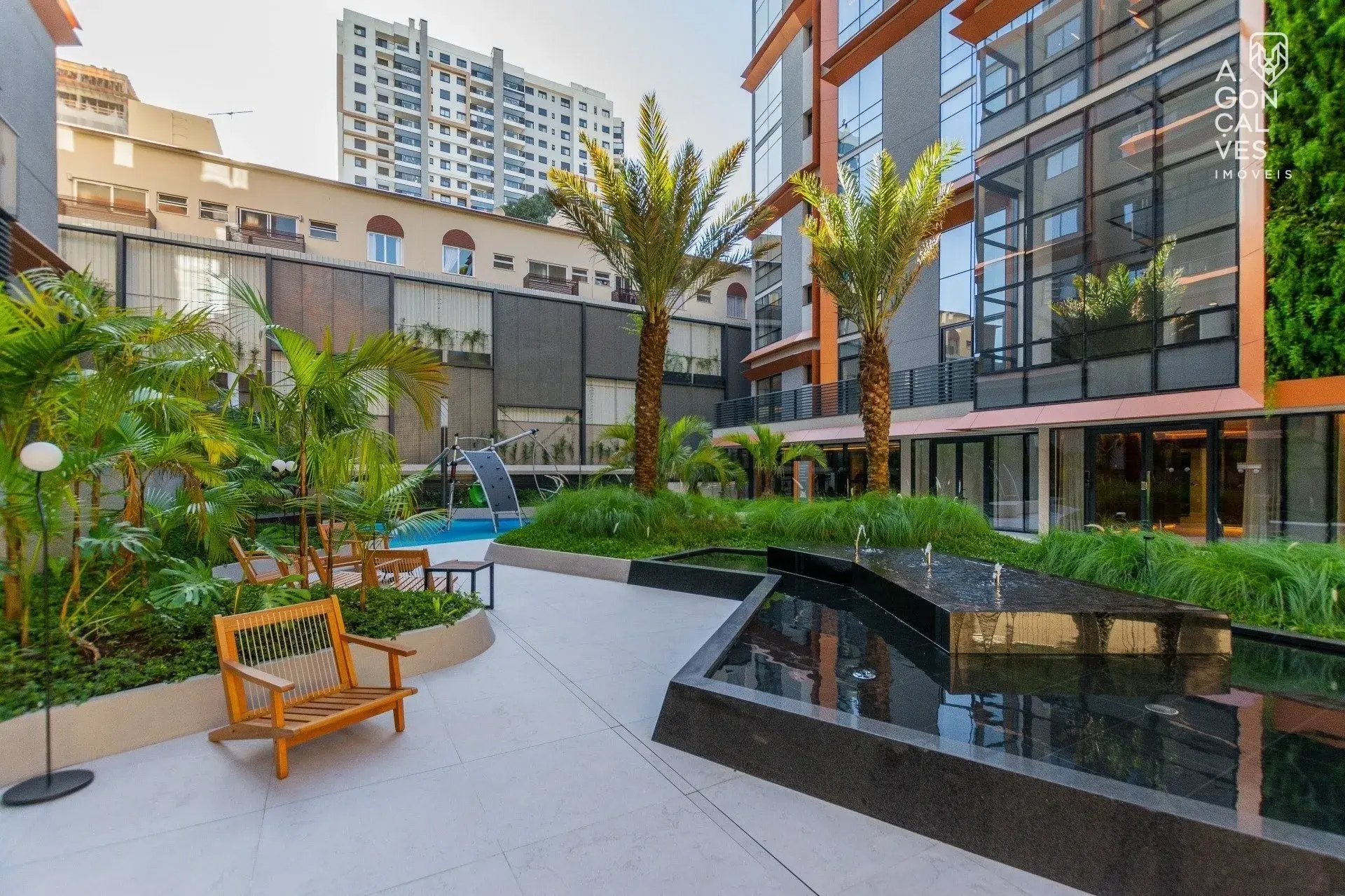 Furnished 223 m² apartment with 3 en-suites and 3 parking spots — photo 35