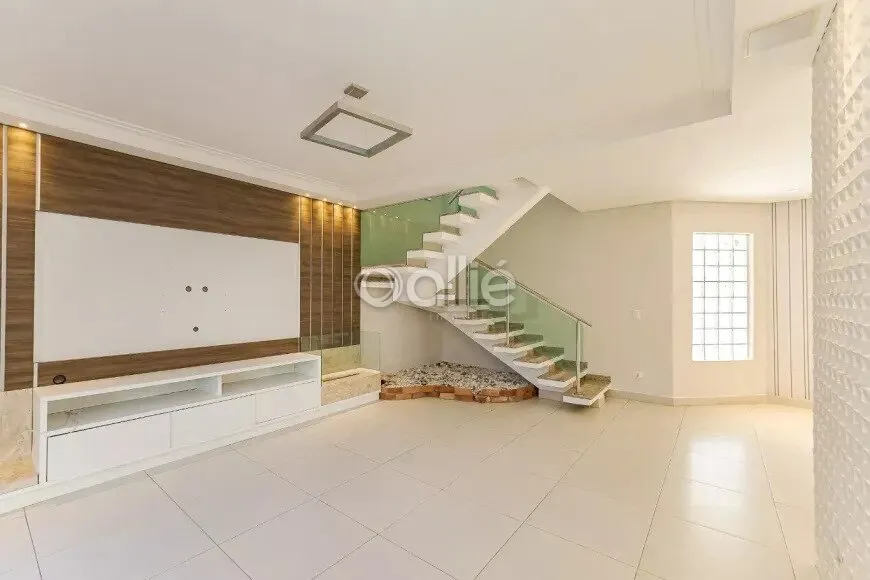 House with 4 en-suite rooms and 4 parking spots — photo 6