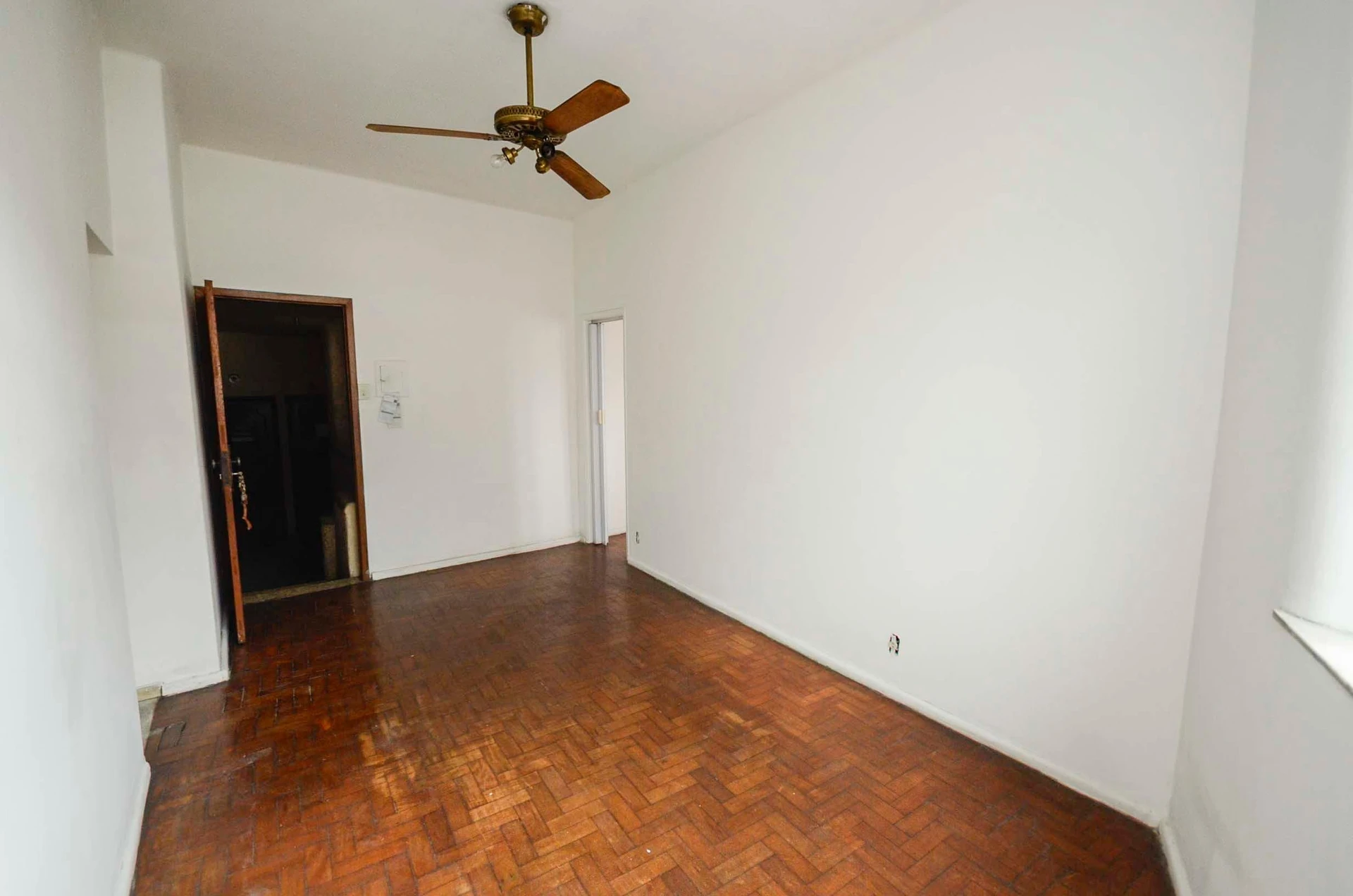 Rental apartment with 2 bedrooms and a balcony — photo 18