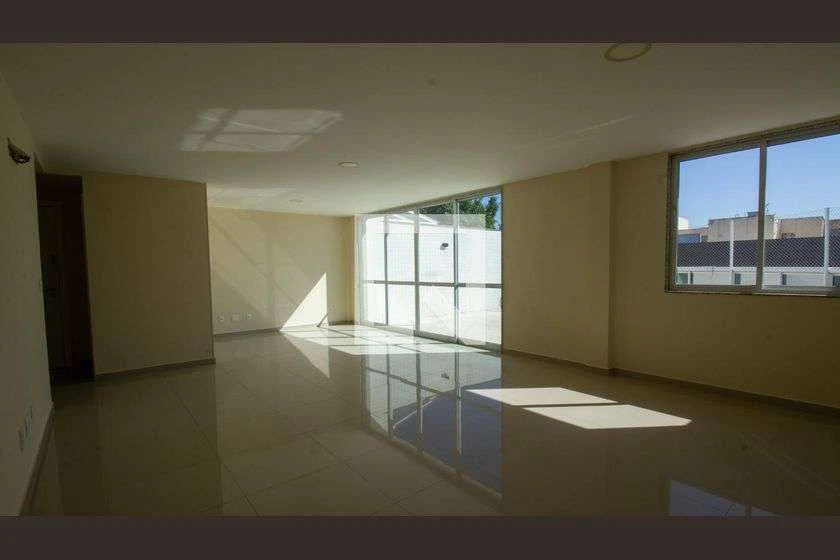 Cobertura com 3 suítes e 350 m², 4 vagas cobertas