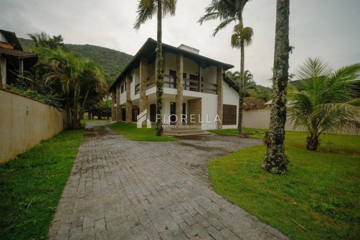 House, 1723 m², with a grill on the balcony — photo 4