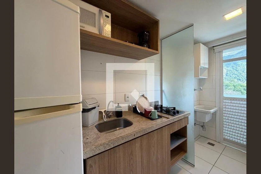 Furnished 2-bedroom apartment with an en-suite pair — photo 9