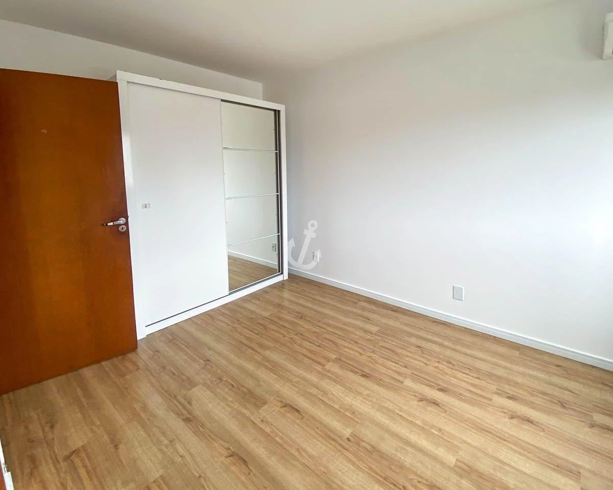 2-bedroom apartment with a washing machine in Florianópolis