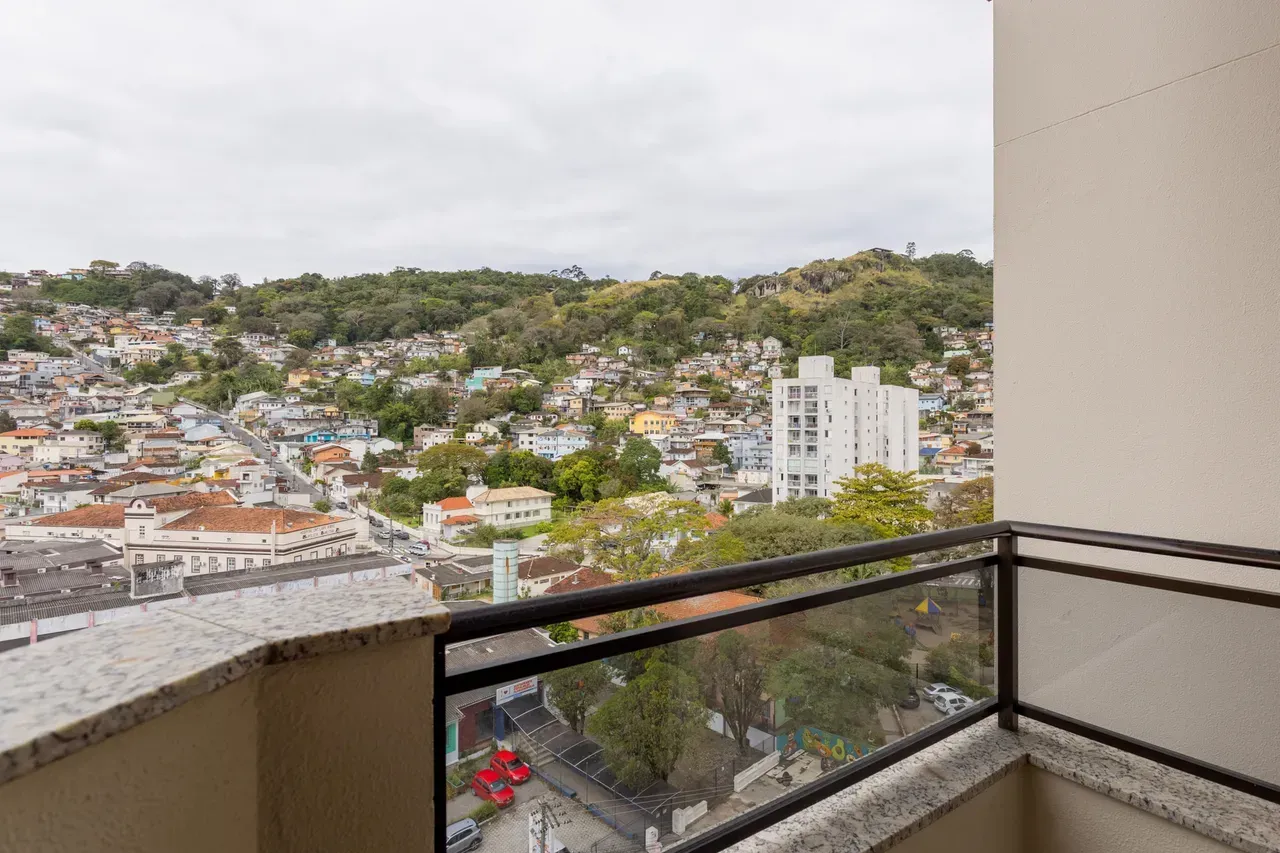 2-bedroom apartment with a mountain view