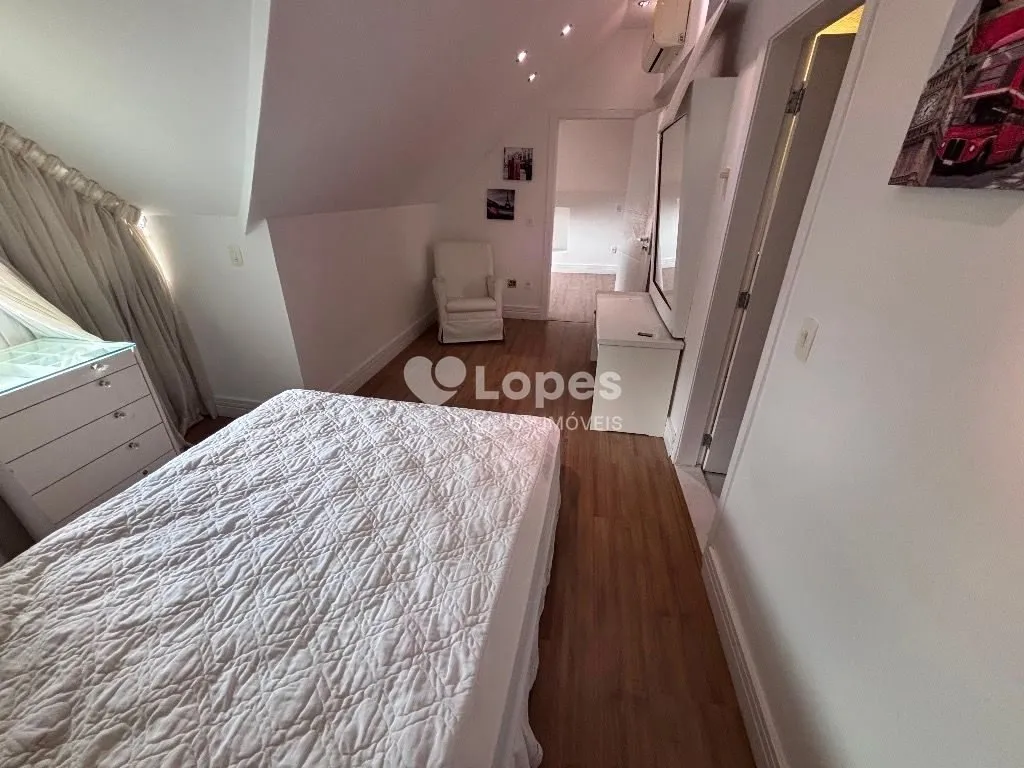 Unfurnished house with 7 bedrooms and 10 bathrooms — photo 30