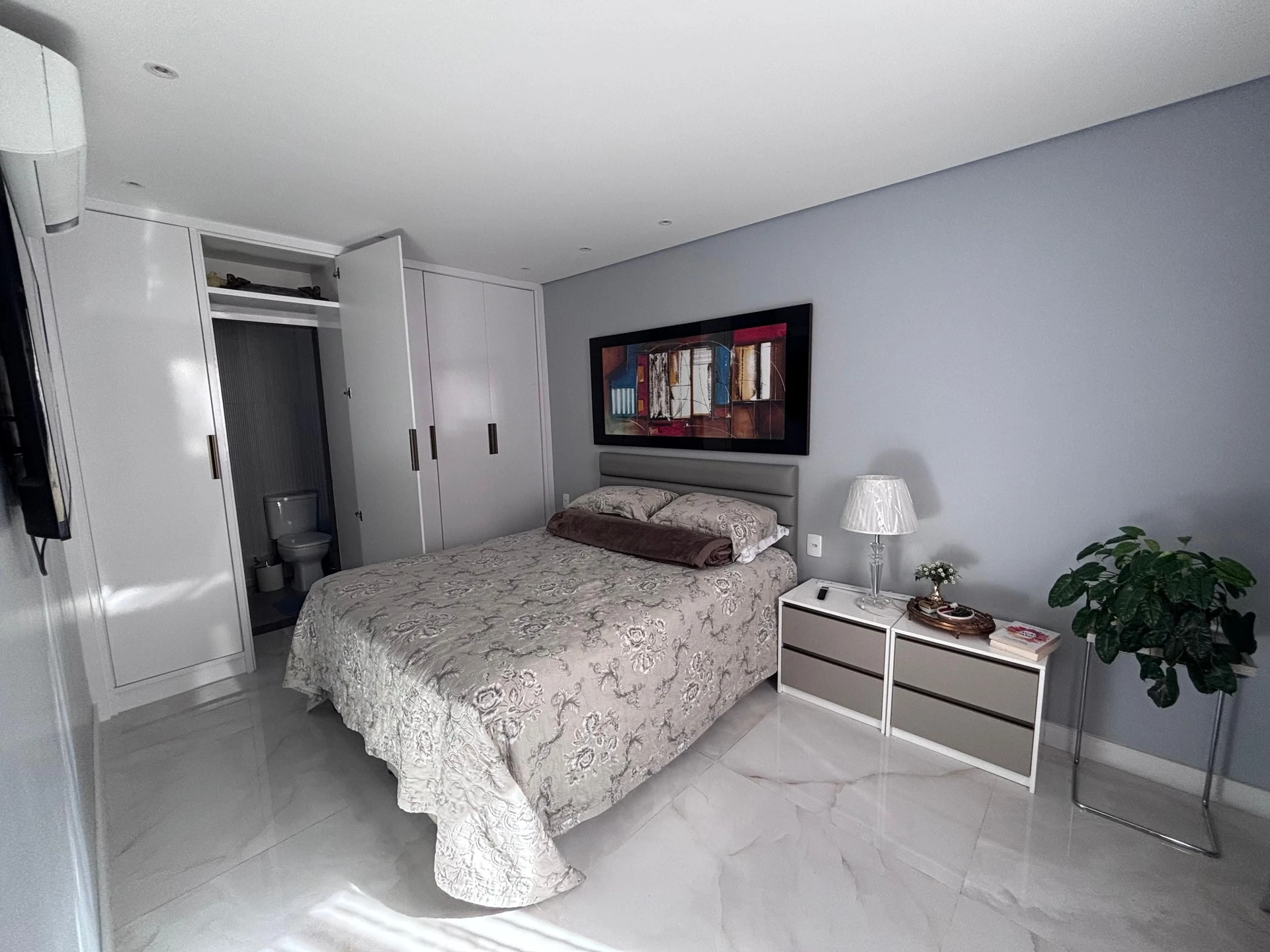 Apartamento mobiliado com 4 quartos e 4 banheiros — photo 8