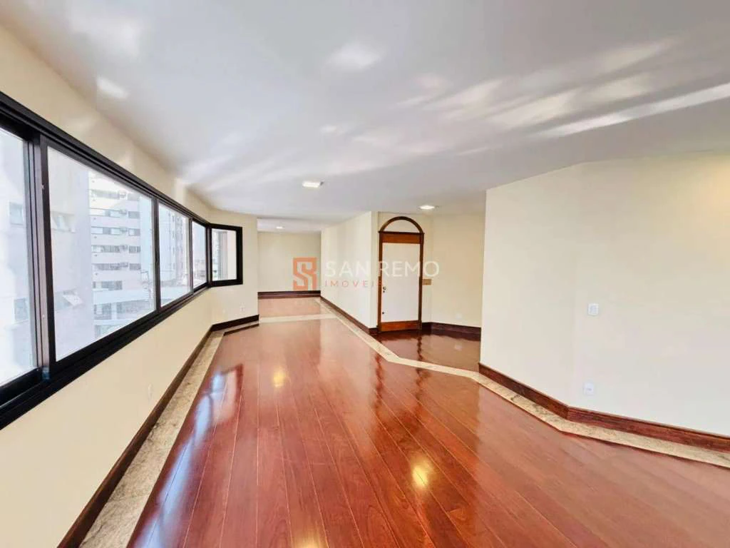 Unfurnished 4-bedroom apartment with 307 m² — photo 4