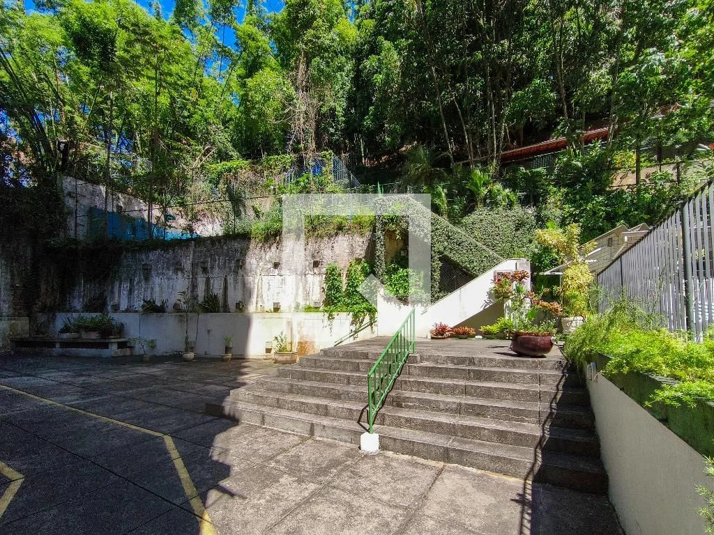 Furnished 4-bedroom apartment with balcony — photo 67