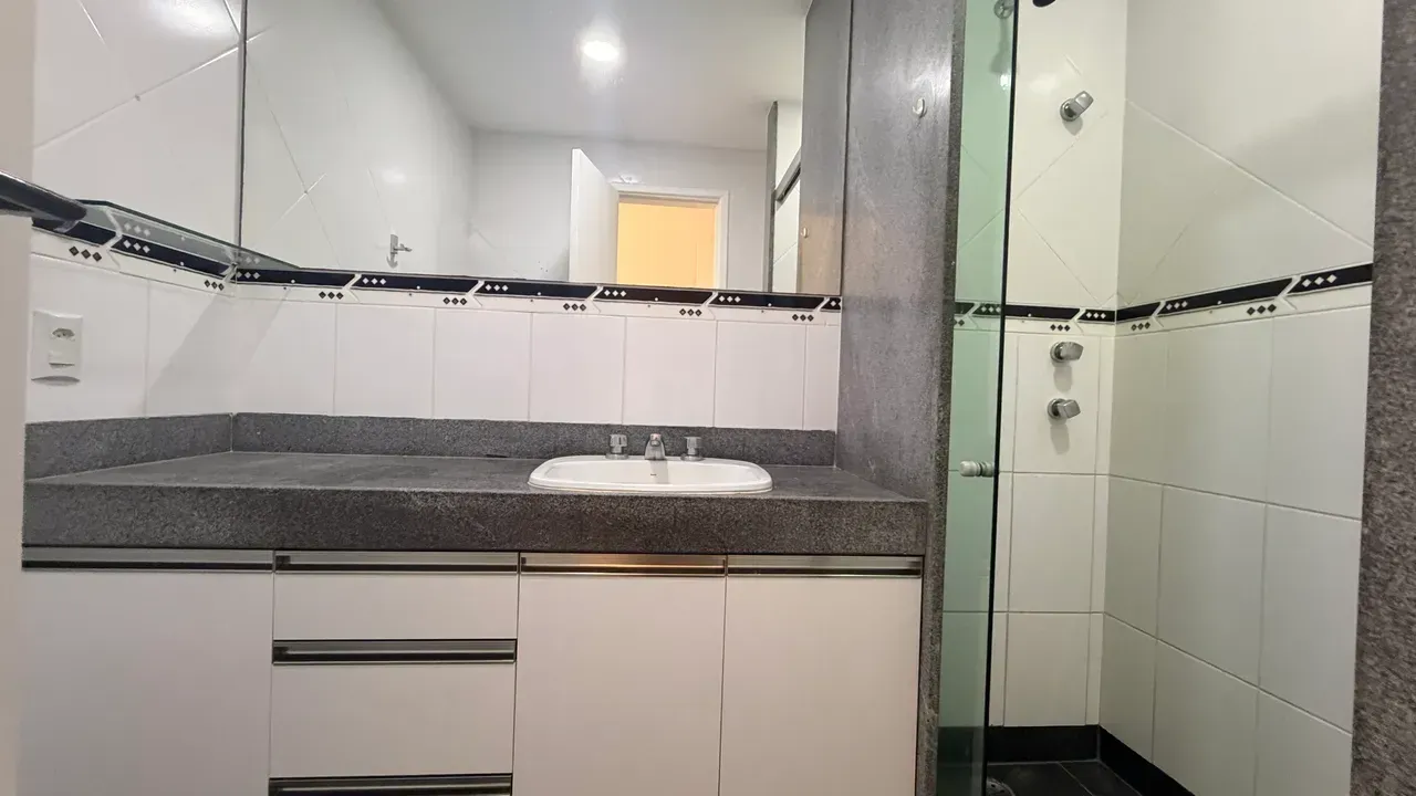 4-bedroom apartment with glassed-in balcony and 2 parking — photo 5