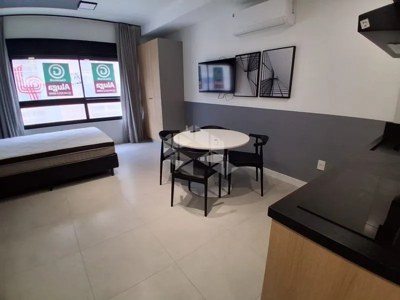 1 quarto e janelas do piso ao teto: apartamento de 45 m² — photo 2