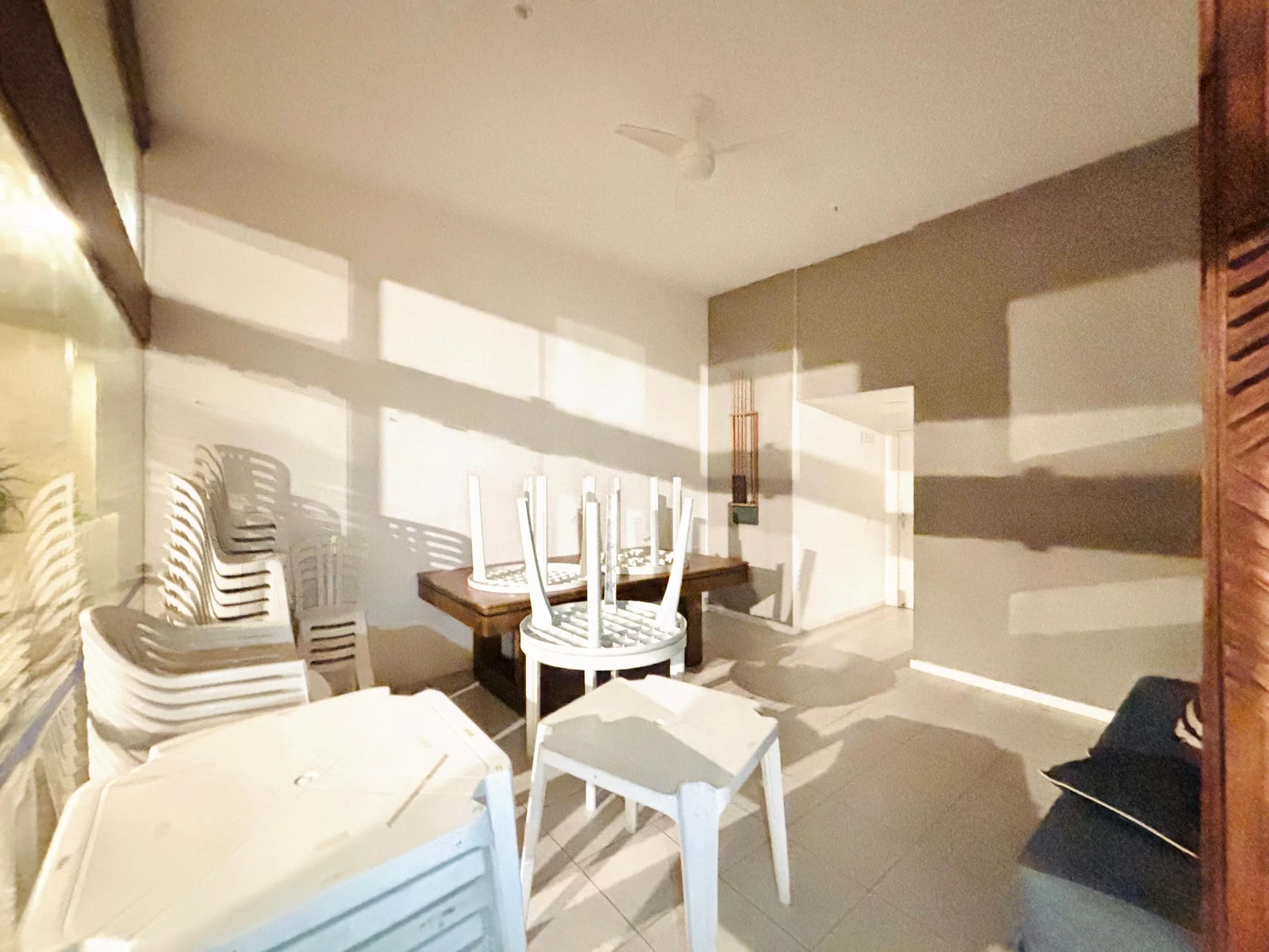 Washing machine in a 3-bedroom apartment, 401 m² — photo 36