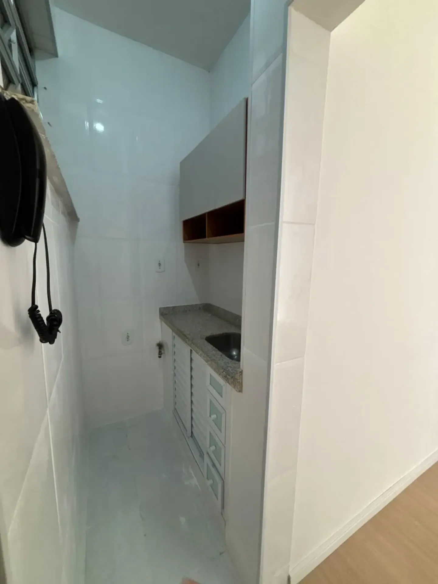 Wood or laminate floors in a one-bedroom apartment, 37 m² — photo 28