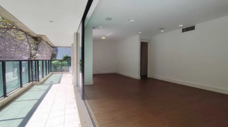 165 m² apartment with 3 bedrooms and 5 bathrooms — photo 13