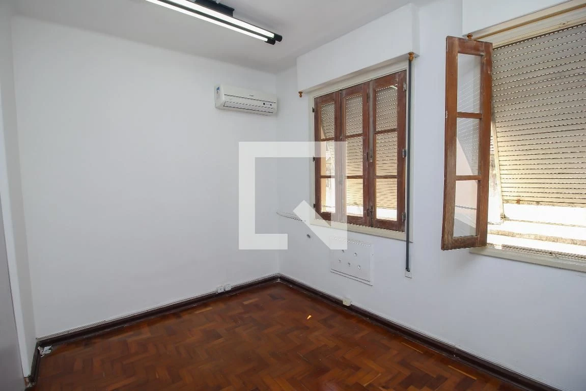 Studio com piso de madeira ou laminado, Saúde — photo 3