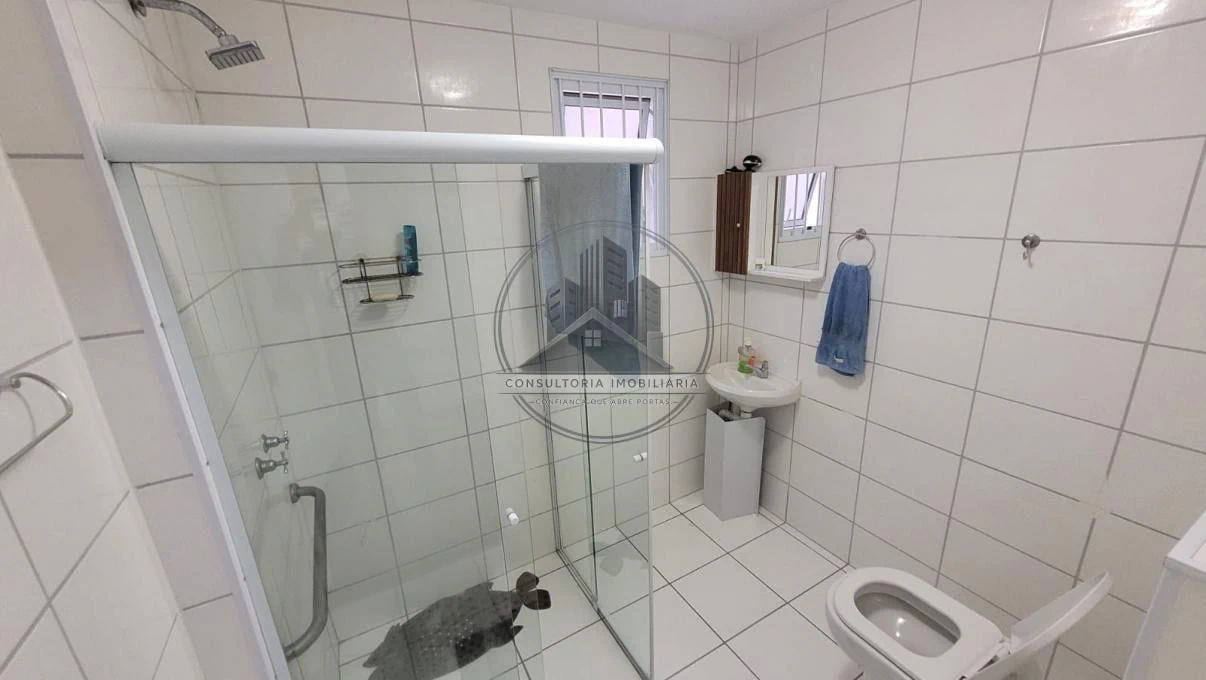 Apartamento de 1 quarto com piso de madeira ou laminado — photo 5