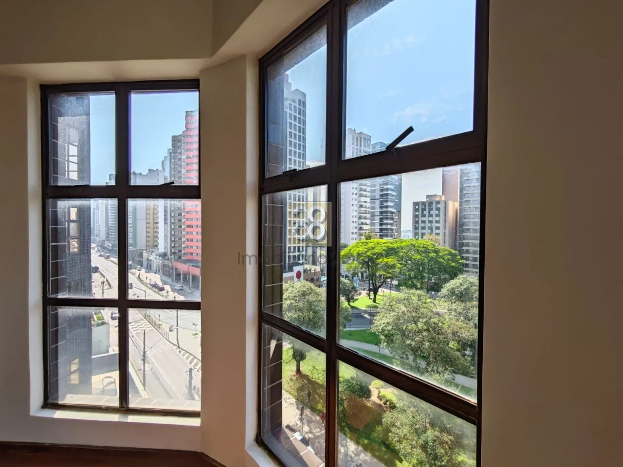Unfurnished 3-bedroom apartment with floor-to-ceiling windows — photo 3