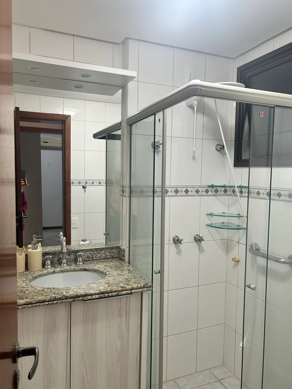Apartment with 3 bedrooms, suite, and gas stove
