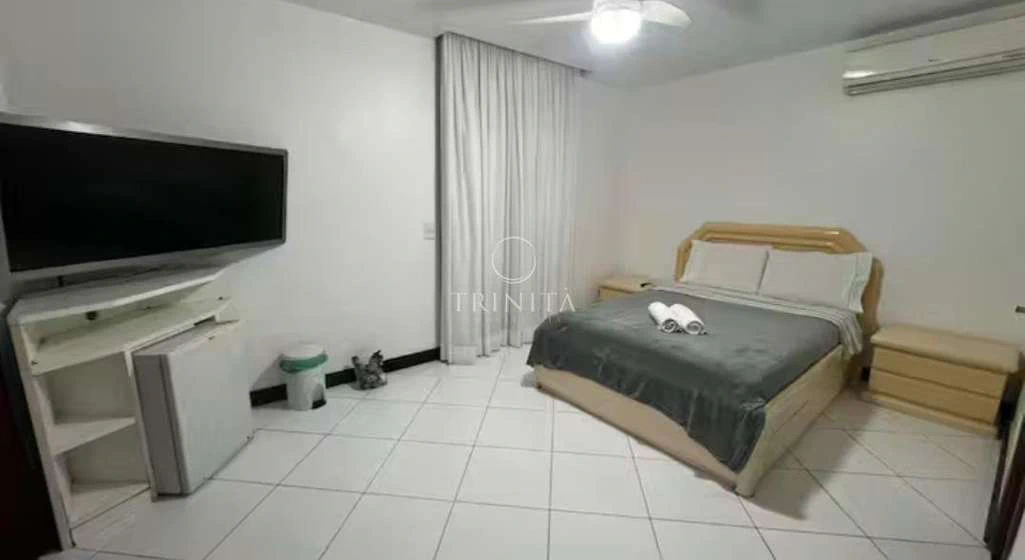 Furnished house with 7 bedrooms and 9 bathrooms — photo 24