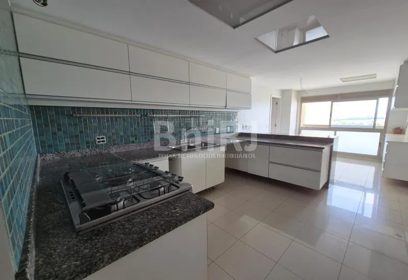Apartment with 4 bedrooms and a glass balcony — photo 34