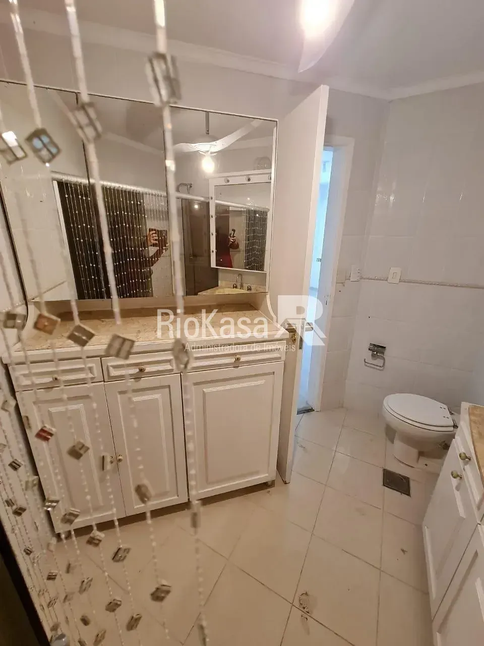 4-bedroom apartment in a building with a pool — photo 19
