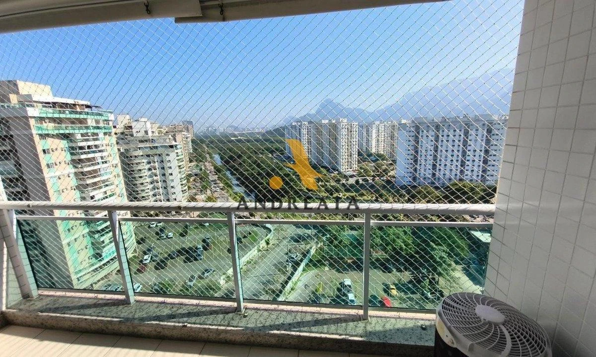 3-bedroom apartment with suite and enclosed balcony — photo 37