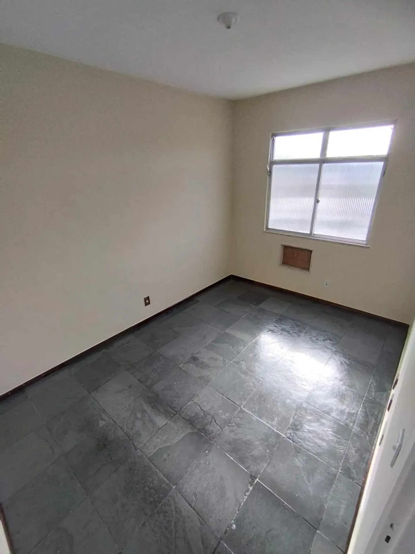 Rental apartment with 2 bedrooms and a private garden — photo 24