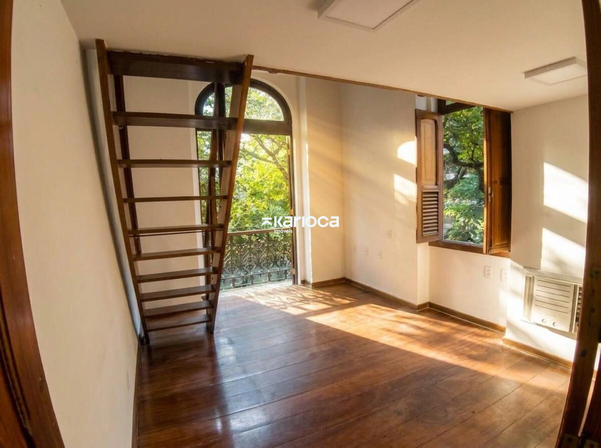 4-bedroom apartment with a washing machine — photo 13