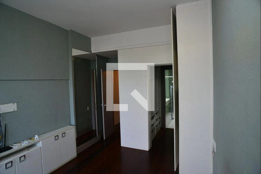 3-bedroom apartment with a walk-in closet — photo 23