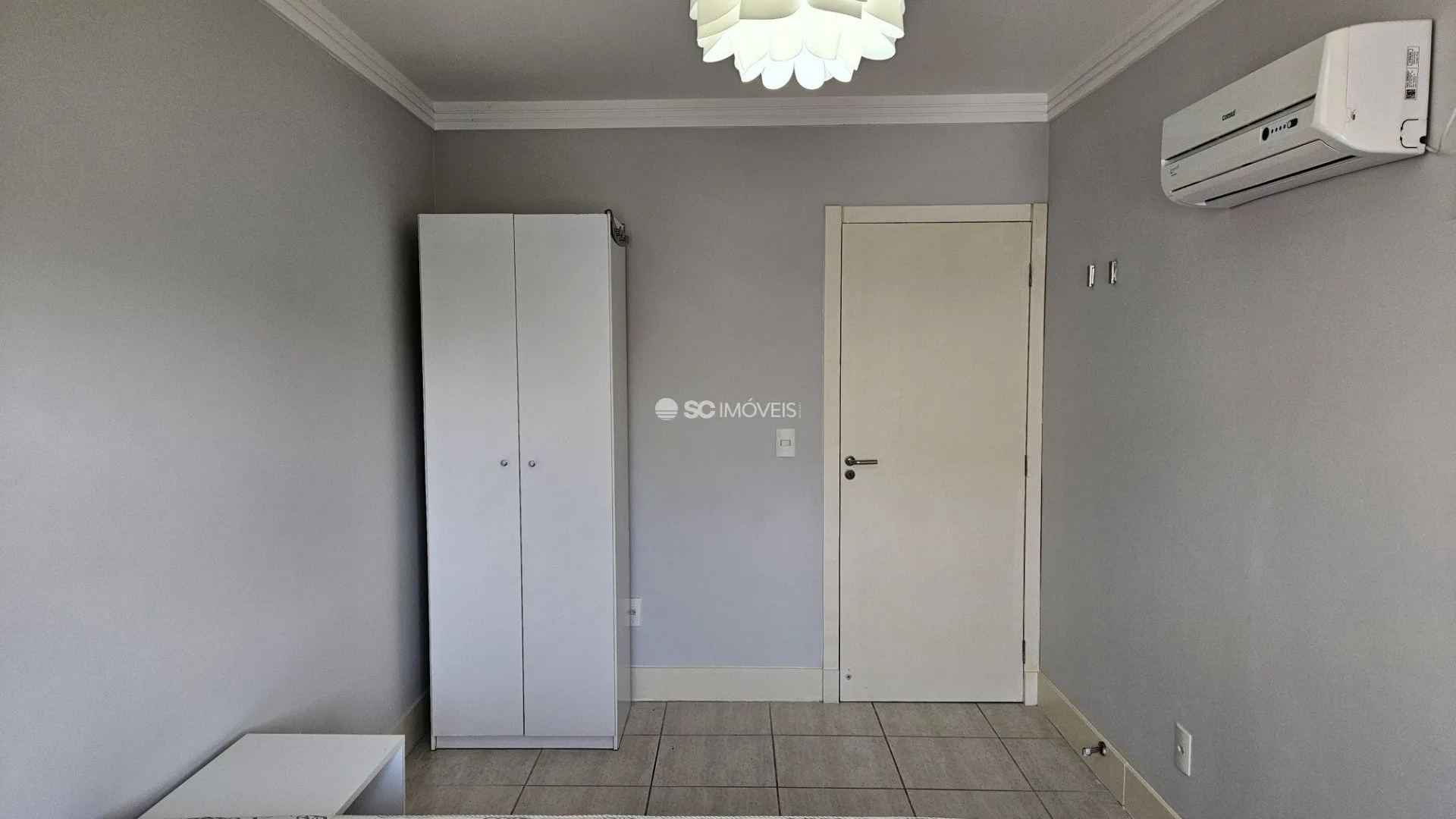 Furnished 1-bedroom apartment with 45 m² and parking space — photo 14