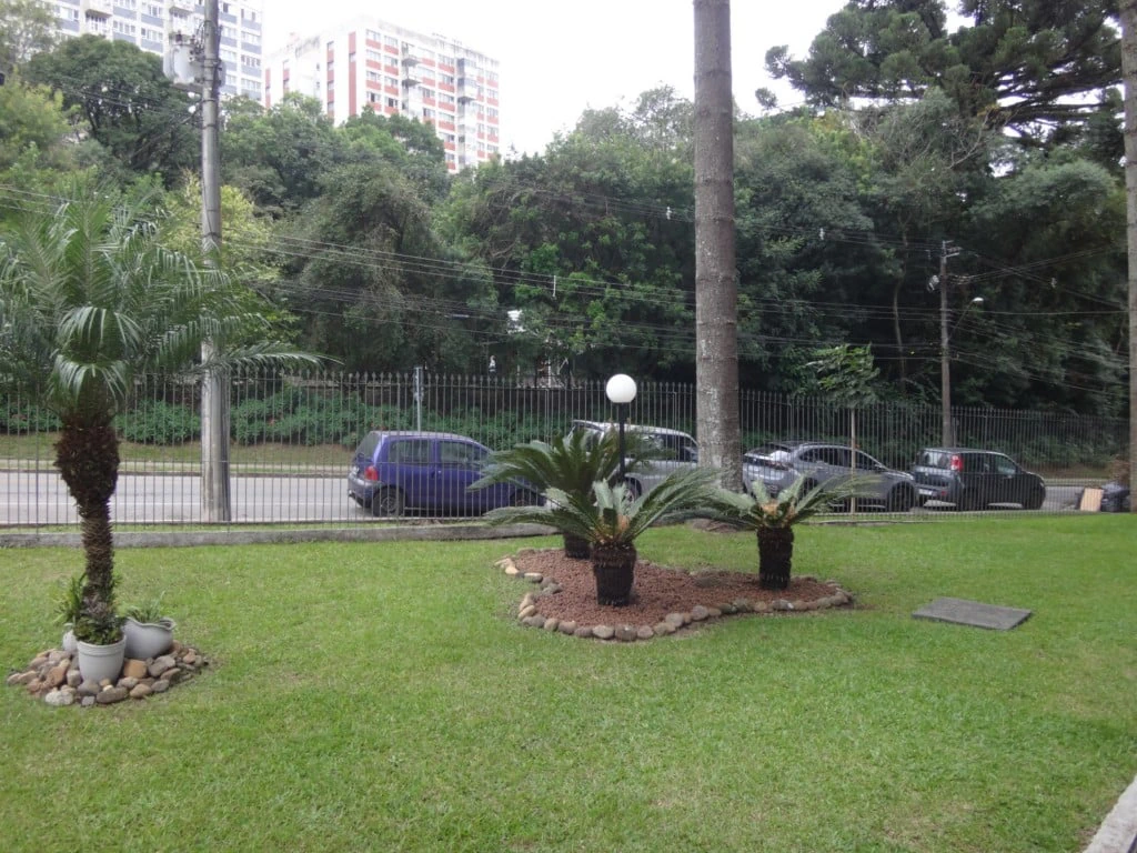 2-bedroom apartment with wood or laminate floors in Curitiba — photo 20