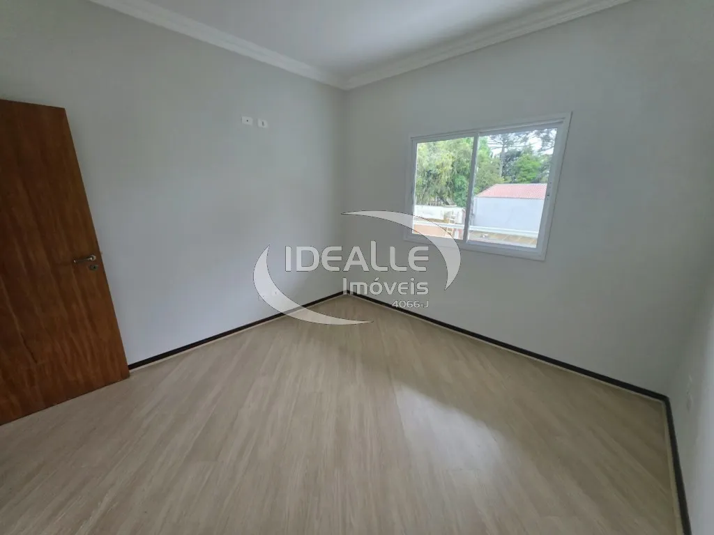 2-bedroom apartment with wood or laminate floors — photo 3