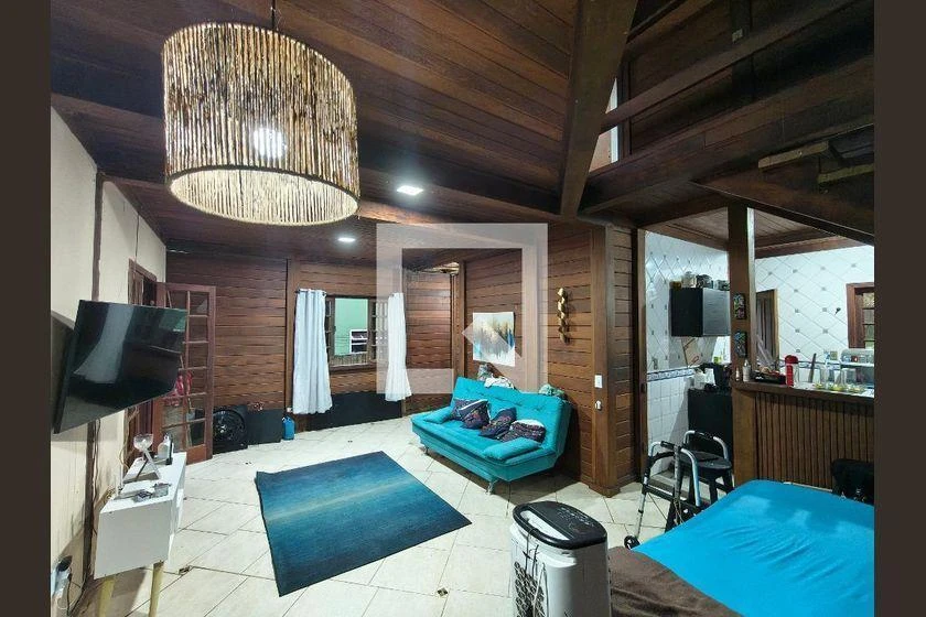 3-bedroom house with a walk-in closet — photo 13