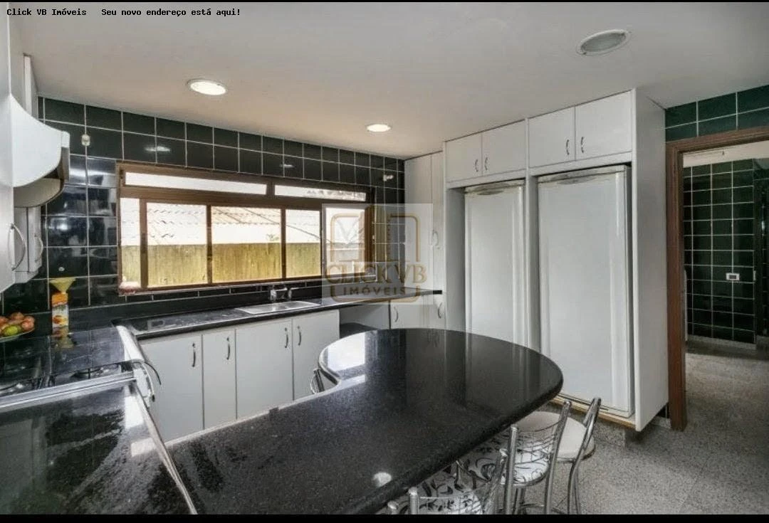 4-bedroom house with floor-to-ceiling windows in Curitiba — photo 2