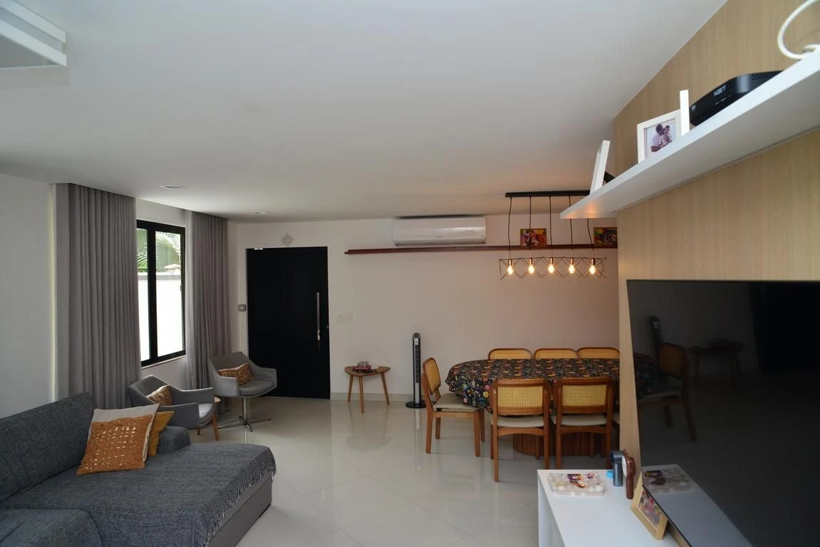 260 m² house with floor-to-ceiling windows and a jacuzzi — photo 14