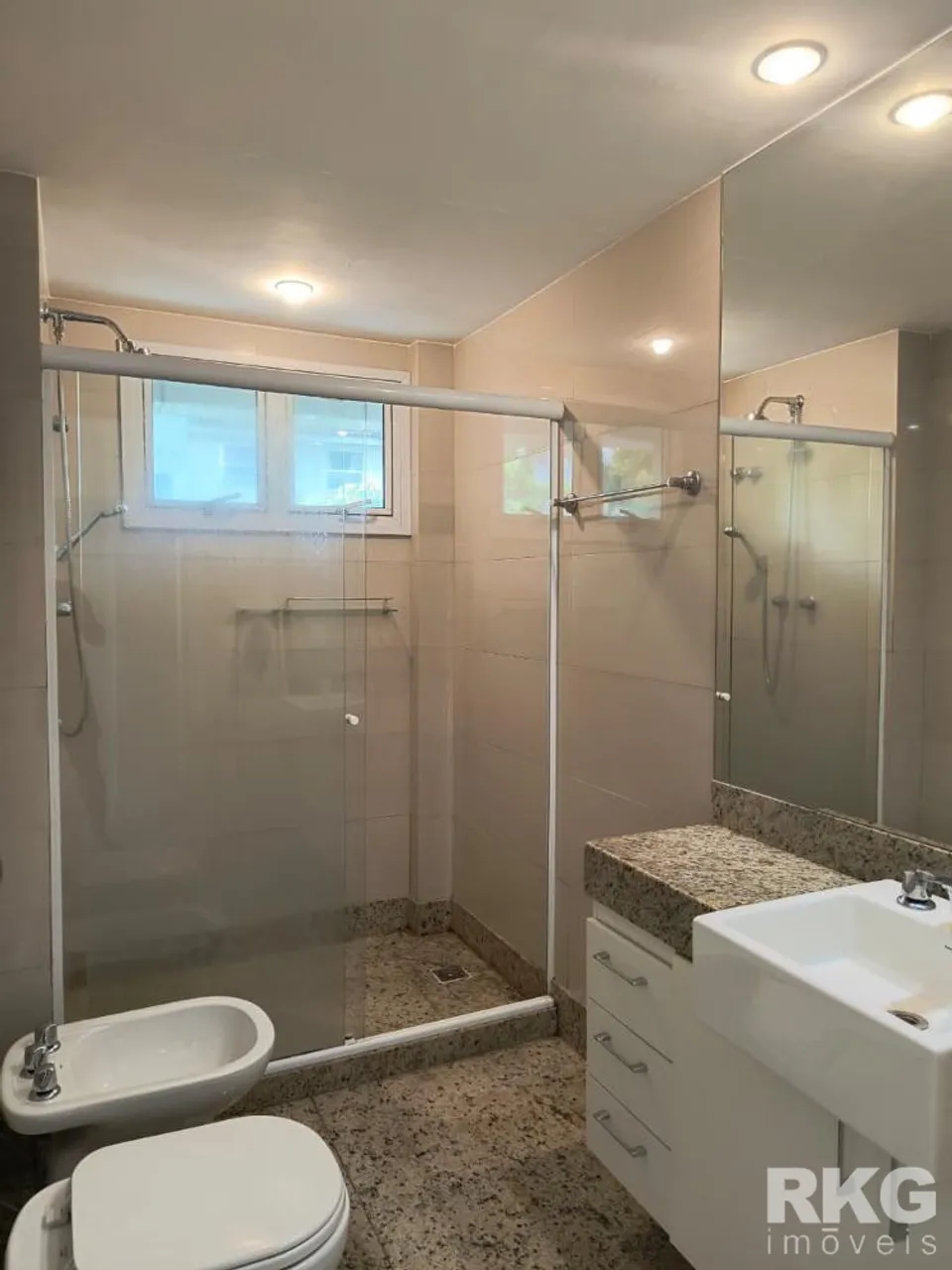 Apartamento com 5 banheiros e box de vidro — photo 10