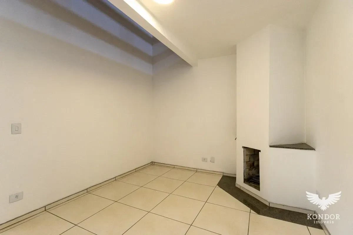 Walk-in closet in a 3-bedroom house, 184 m² — photo 34