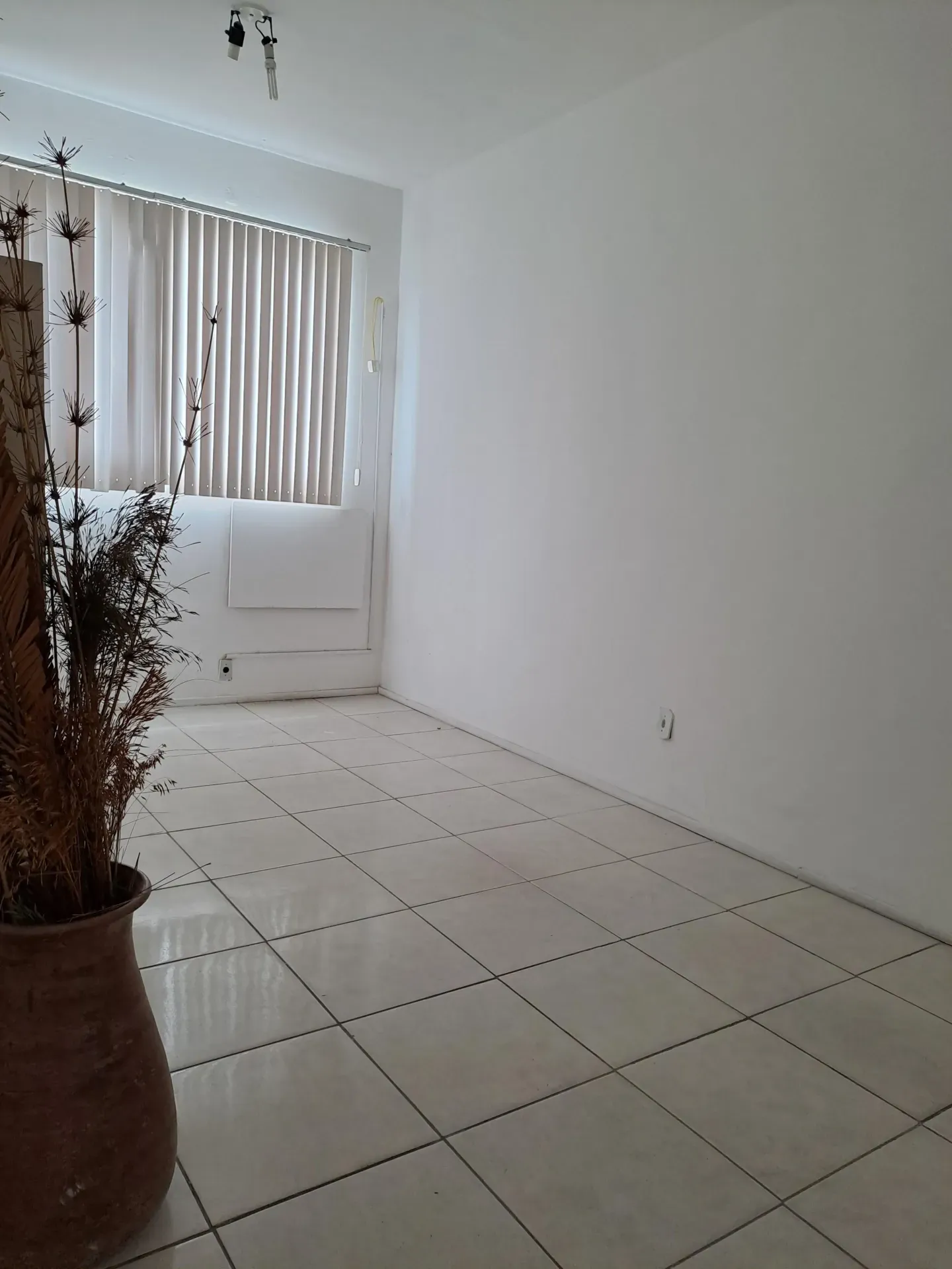 Unfurnished apartment with 300 m² on the 11th floor — photo 25