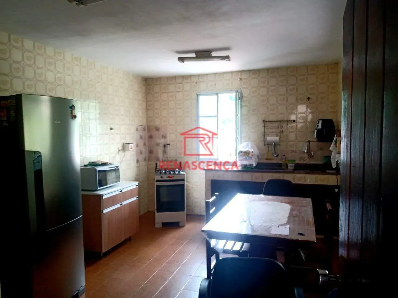 4-bedroom house with 1 en-suite and 300 m² plus pool — photo 14
