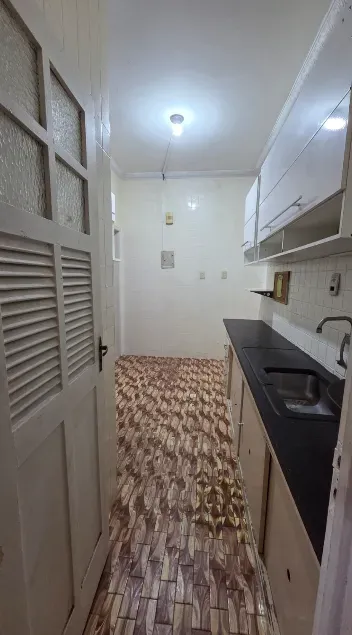 Wood or laminate floors in a 2-bedroom apartment, 90 m² — photo 2