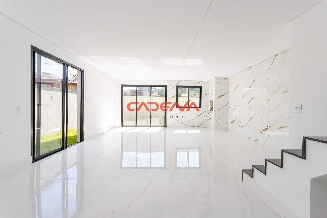 Glass-enclosed balcony in a 3-bedroom house, 124 m²