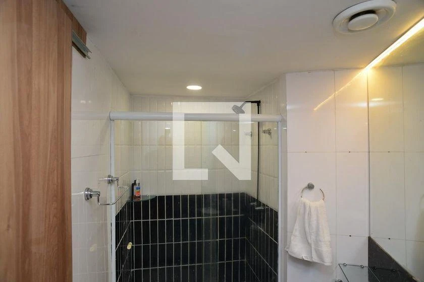 Furnished 1-bedroom apartment with glass-enclosed balcony — photo 22