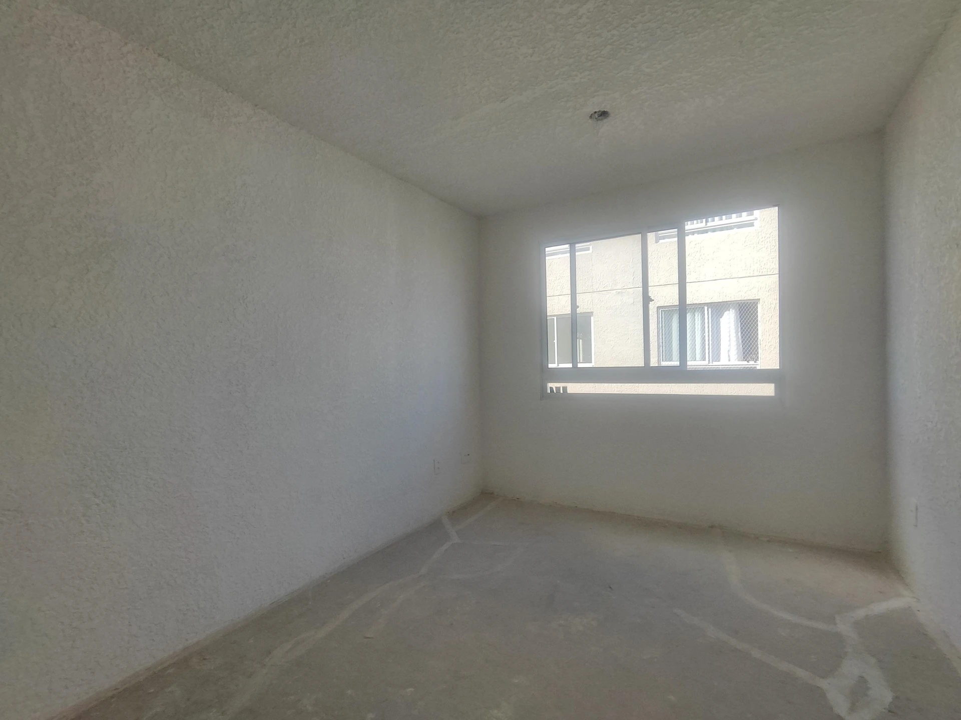 2-bedroom apartment with 1 bathroom and pet allowance