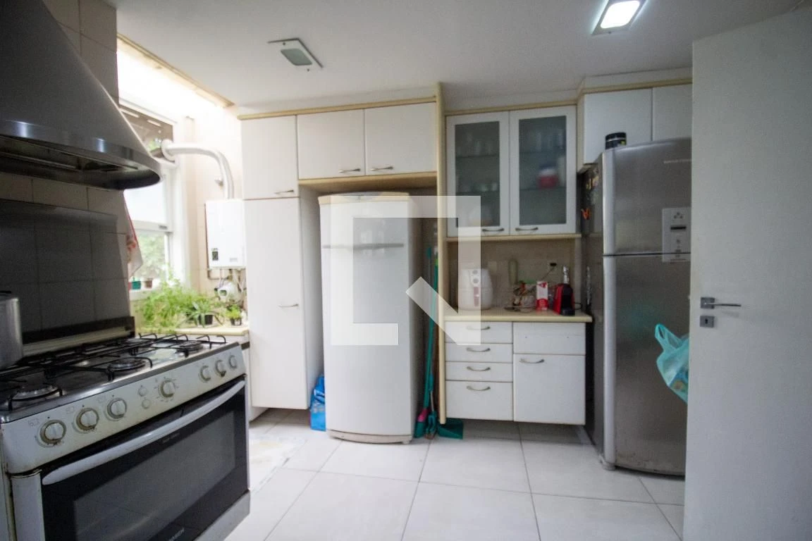 4-bedroom house with a walk-in closet in Rio de Janeiro — photo 39